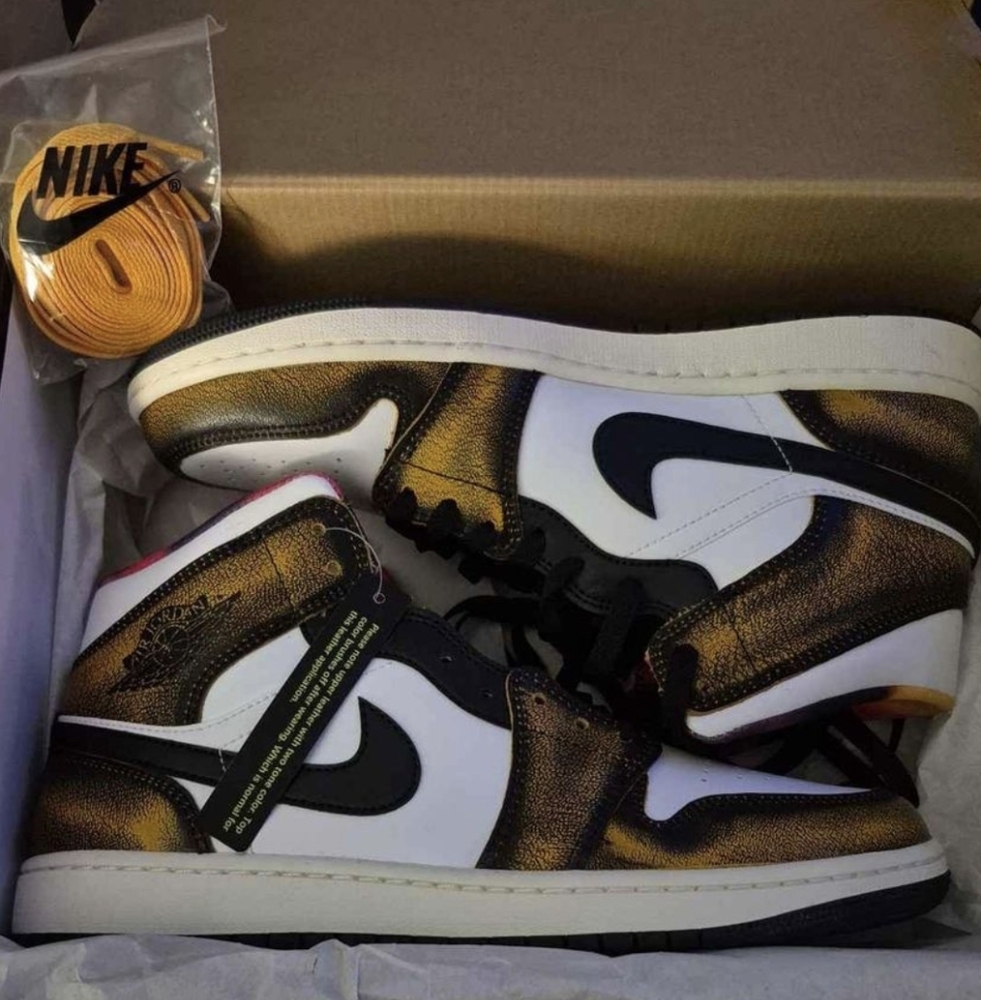 Mens Nike Jordan's Mid Size 10